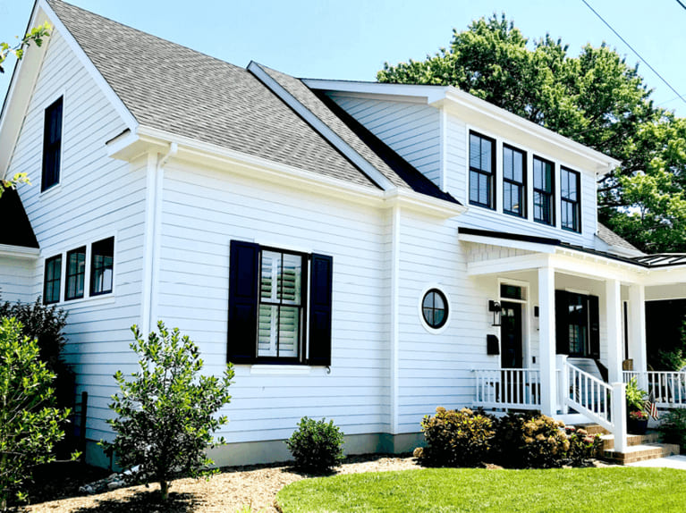 Why a White House with Black Trim Is the Perfect Choice for Your Home